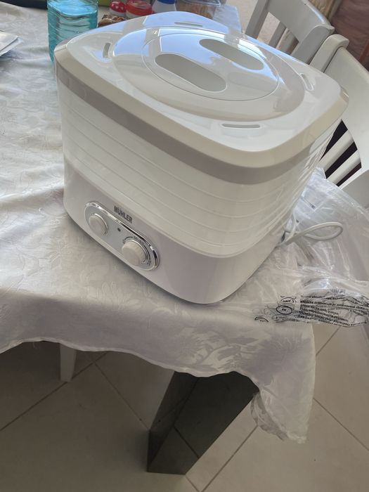 Уред за сушене на плодове, зелечуци, риба и месо