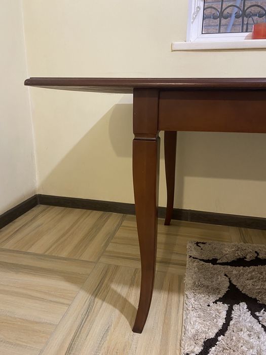 Обеденный стол