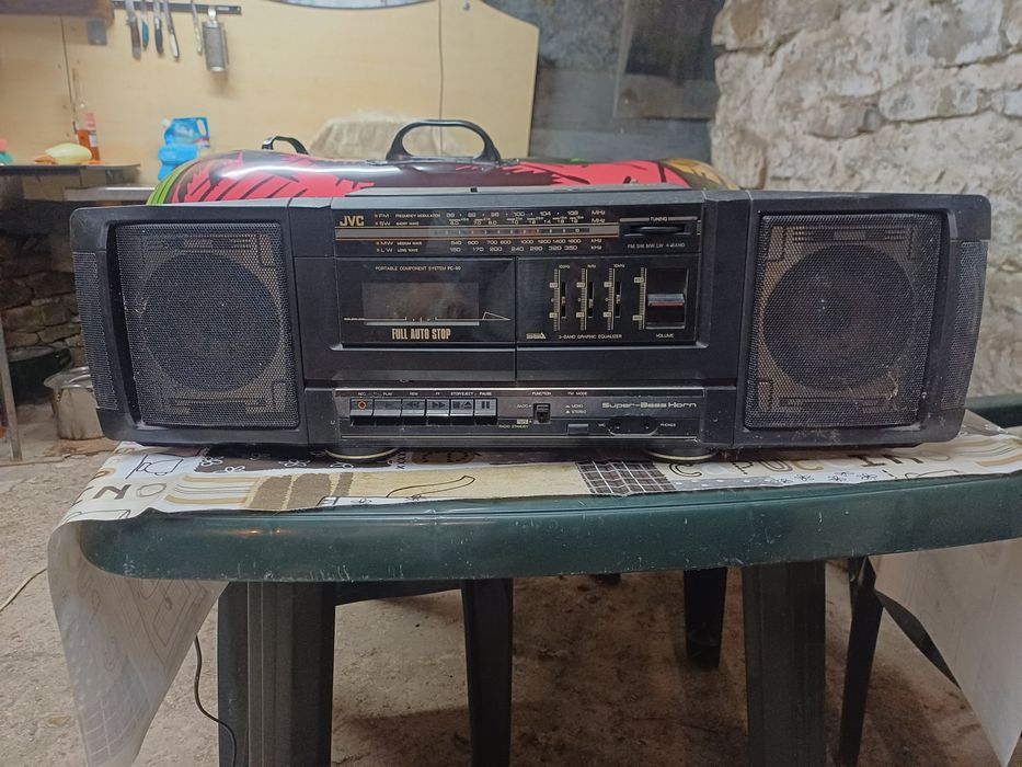 Продавам стар касетофон JVC PC-90
