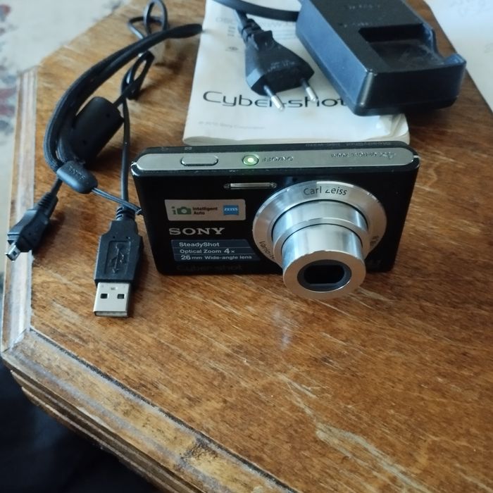 Цифровой фотоаппарат sony  -DSK W-320.