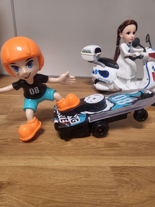 Музикални и движещи се играчки