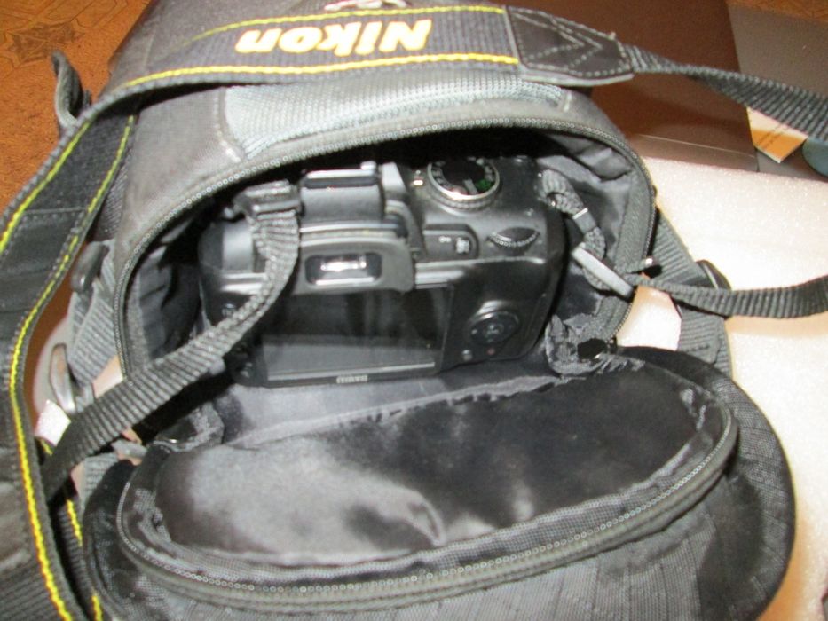 Vând Nikon D3000 – doar 8.000 cadre – stare excelentă