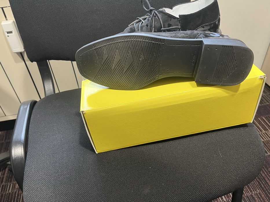 Черни велурени обувки Gabina