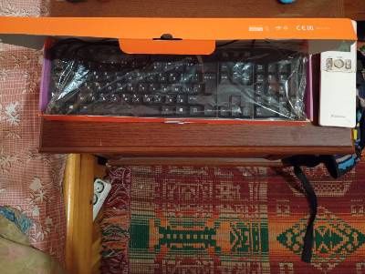 Клавиатура  почти нова