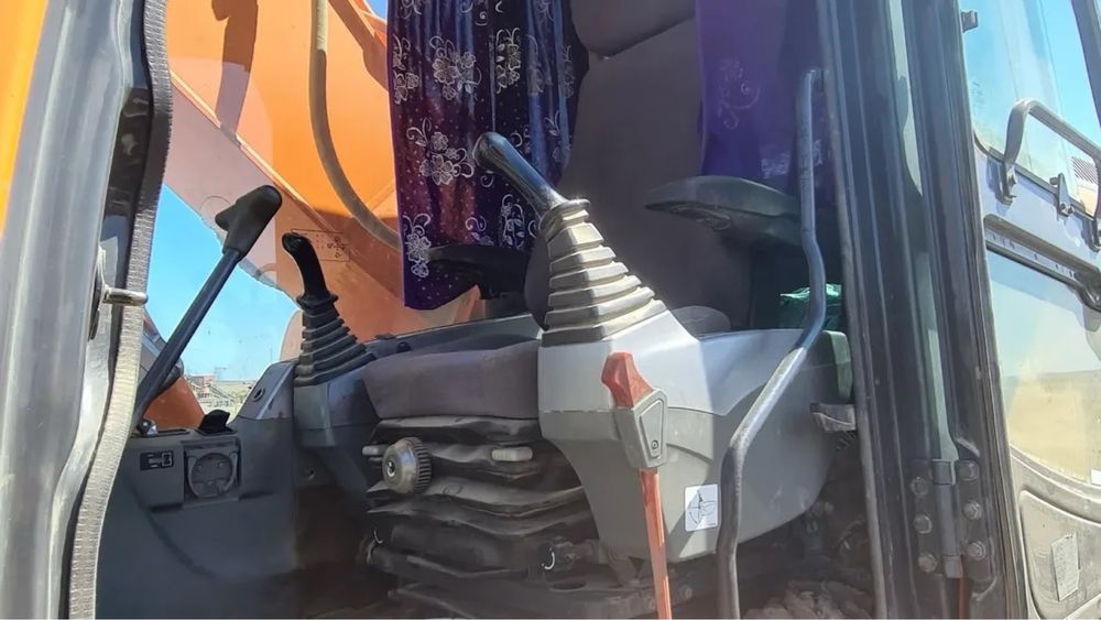 Эксковатор Doosan Dx300