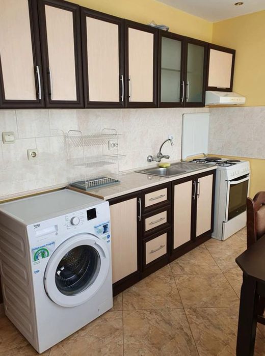 Дава се под наем Двустаен апартамент в Пловдив, Център - 80 кв.м за 375 € - Снимка #1