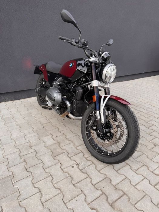 BMW R 12 Motocicleta se poate vedea la Automobile Bavaria Sibiu