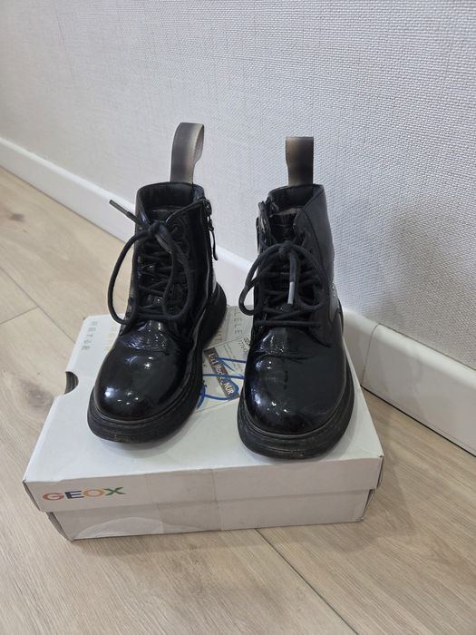 Продам детские осенние сапоги