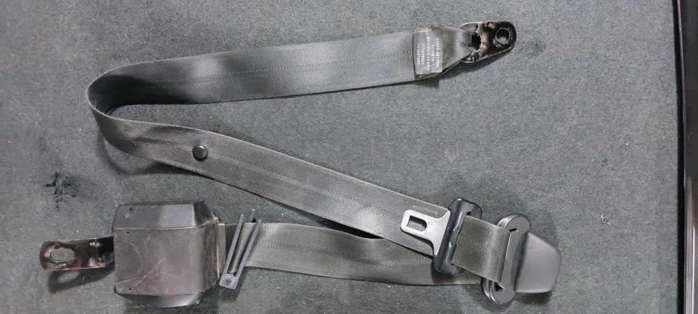 Передние ремни безопасности.