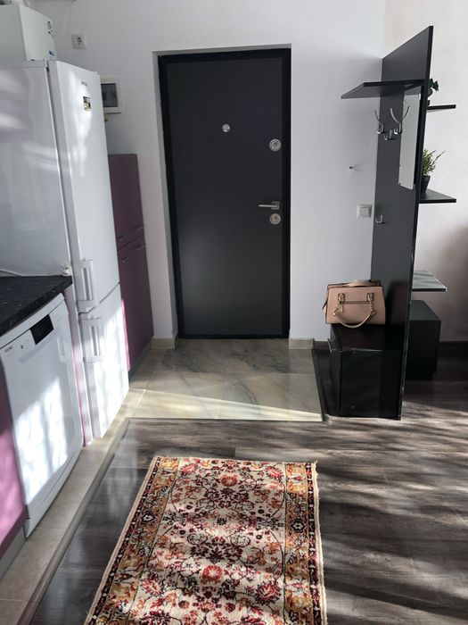 Inchiriez apartament cu doua camere in floresti