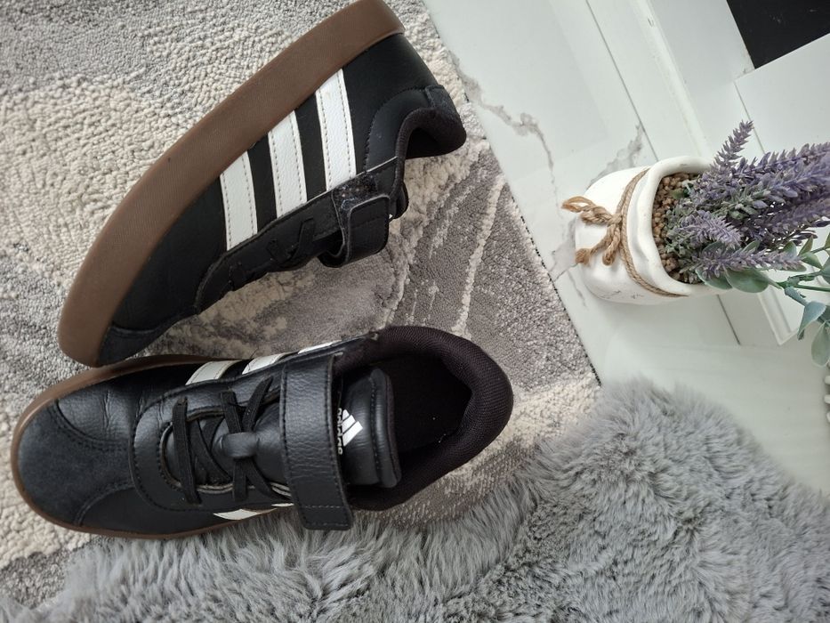 Adidasi baiat marime 33