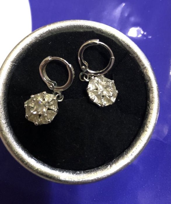 Продаются серьги. .