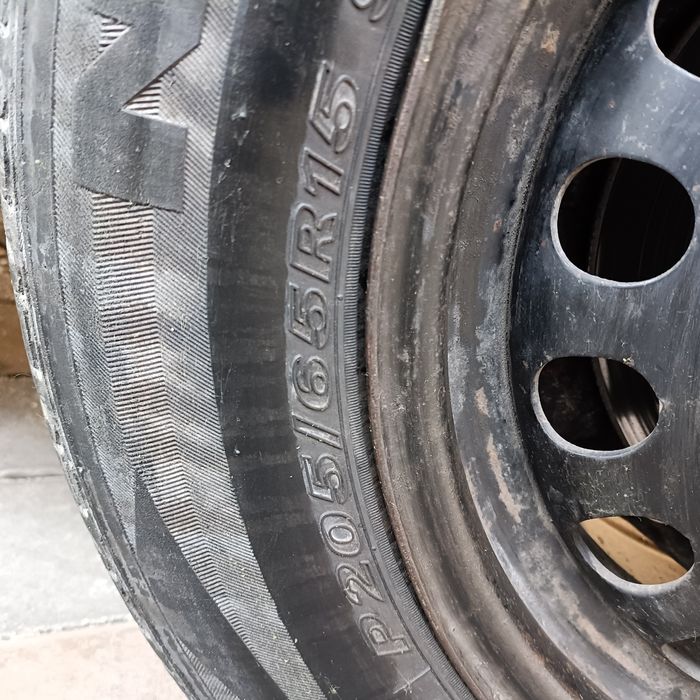 Один диск с шиной от Мерседес 124