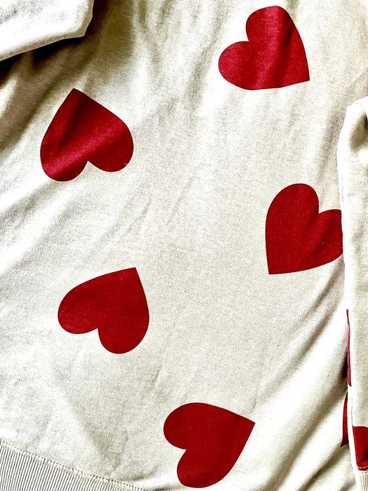 Bluza trening bej cu inimi rosii H&M