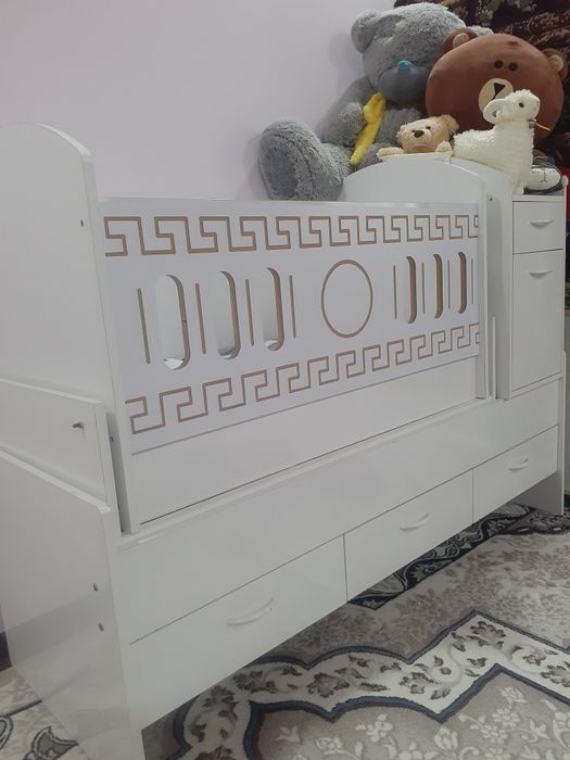 Bolalar krovati va shkafi