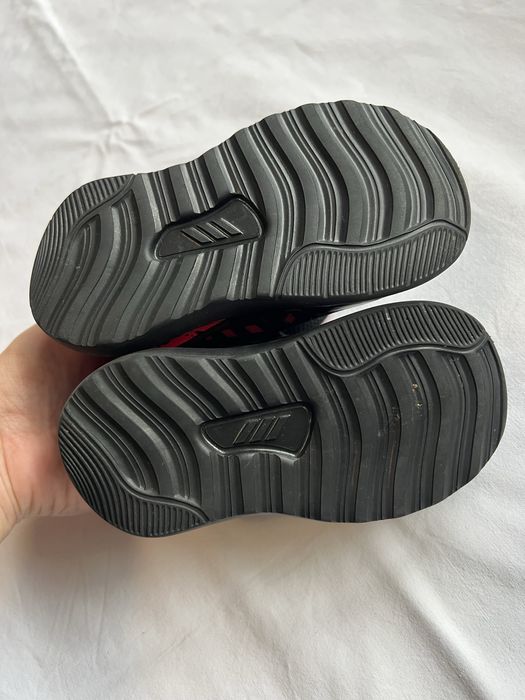 НОВИ Маратонки адидас номер 21