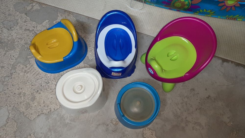 Горшок разный, сидушка на унитаз.