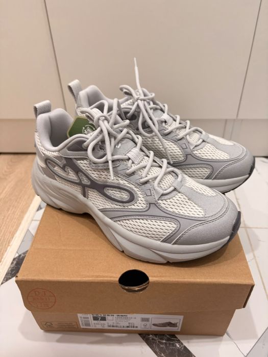 Продам кроссовки от бренда Anta