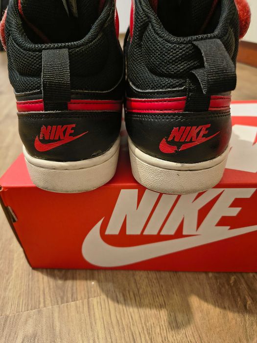 Nike court borough mid 2