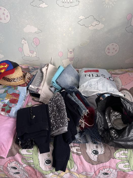 Отдам вещи на днвочку 7-9 лет