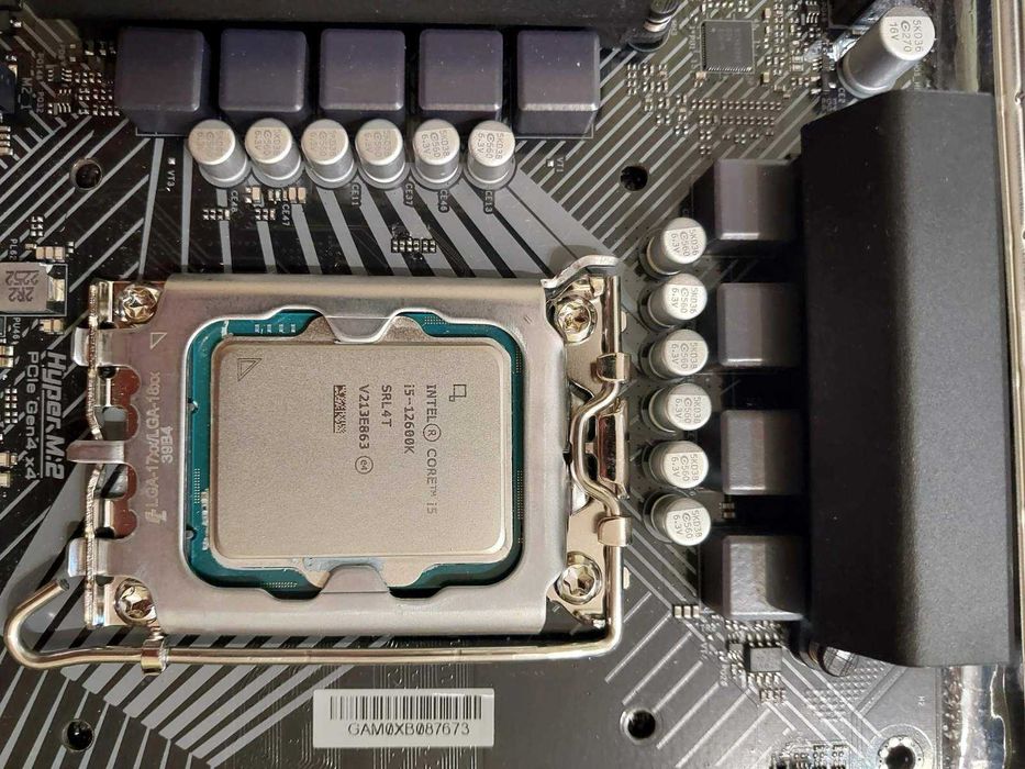 Intel Core i5 12600K + AsRock B760M PG Lightning  DDR5