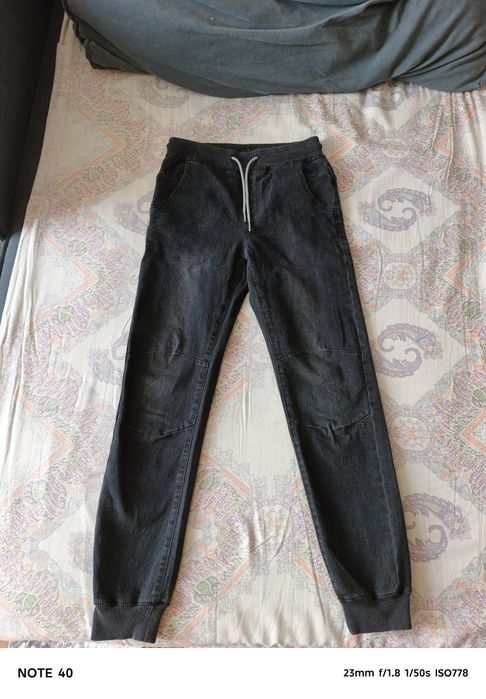 Продаю джинсы унисекс . рост 140