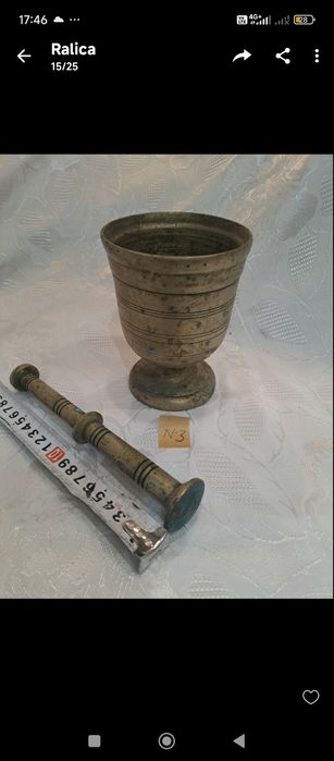 Масивни стари свещници и предмети