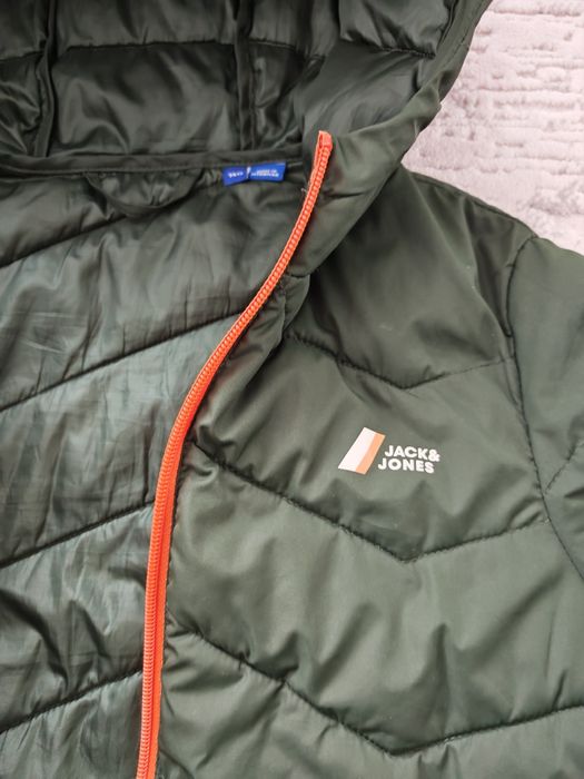 Vând geacă de primavara-toamna pentru copii