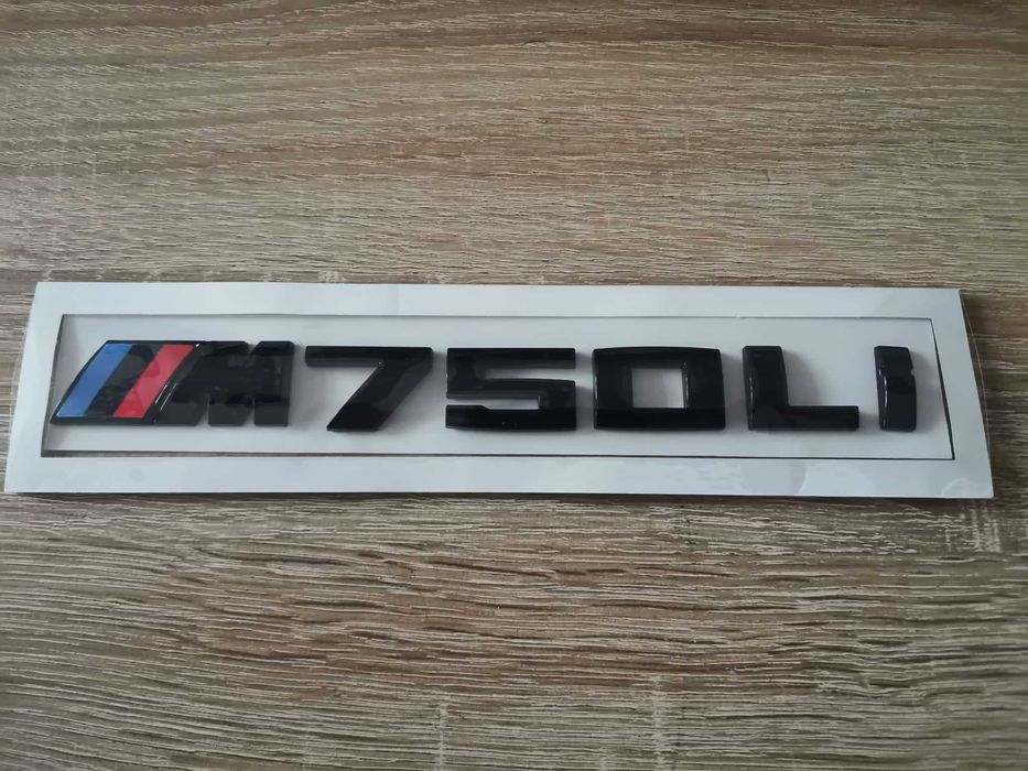 BMW M750Li черна емблема малък размер