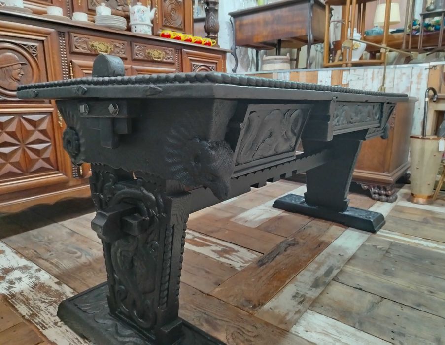 Masa veche din lemn masiv de stejar restaurata