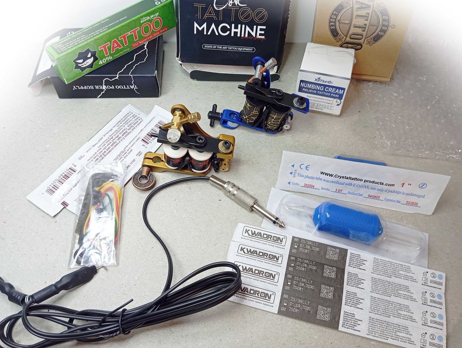 Ofertă Pomană KIT 2 mașini de tatuat Coil/ pe bobine, cablu, ace tuburi etc totul nou nouț