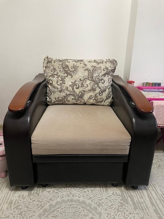 Продаю диван с креслами Б/У