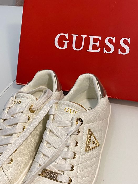Пролетно Намаление  обувки на  Guess