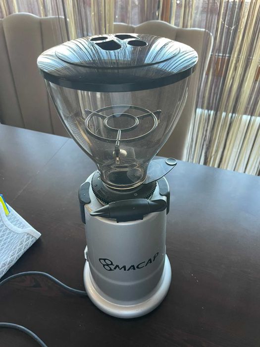 De vanzare pachet Espressor Expobar Office + Rasnita Macap M5D