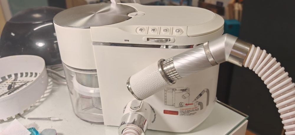 Най-новата комбинирана машина за маникюр и педикюр