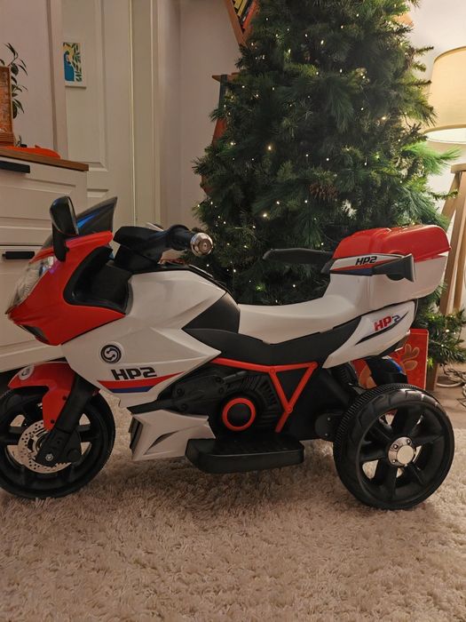 Vând motocicleta copii electrică că noua