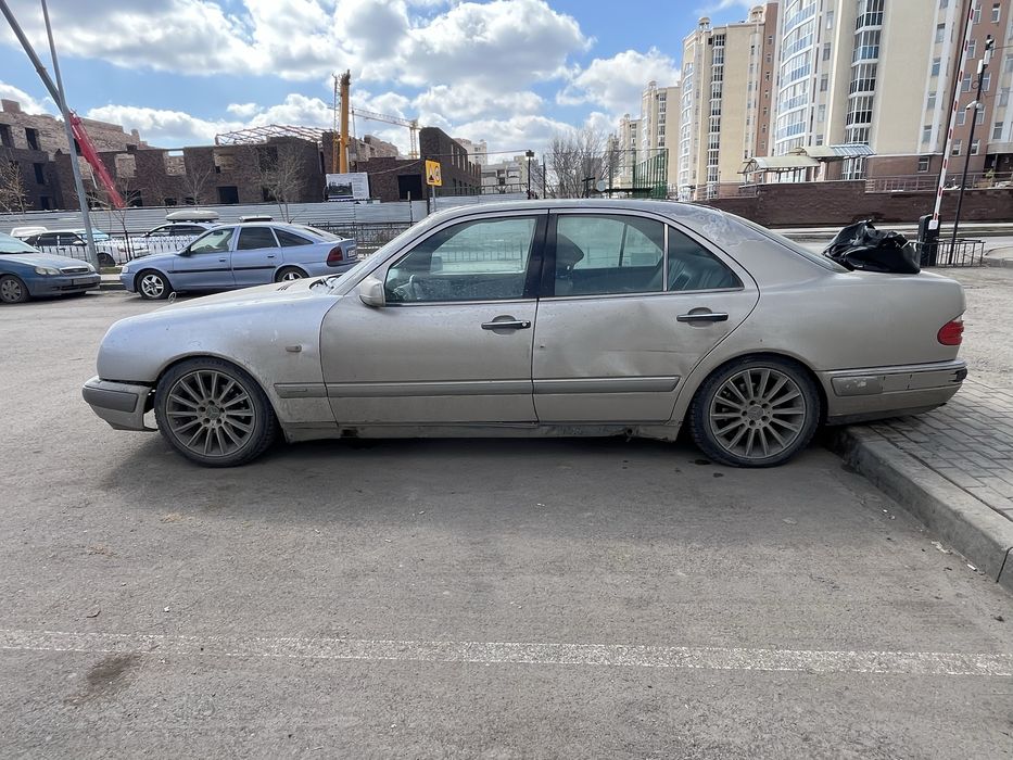 Мерседес бенз  w210 сед