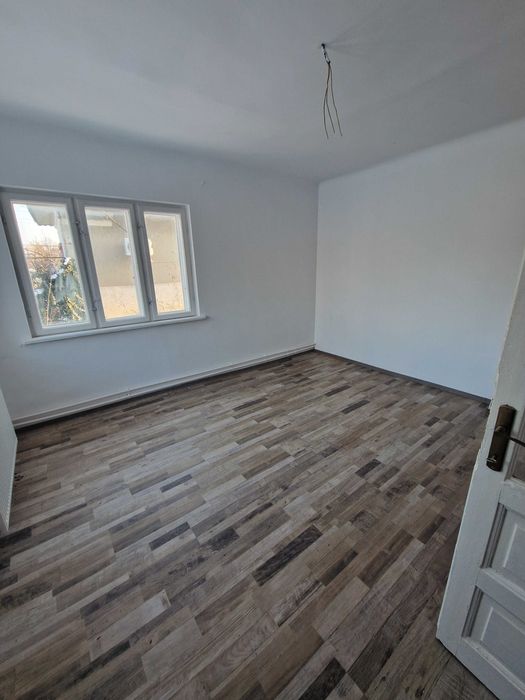 Vand teren si casa comuna Vidra