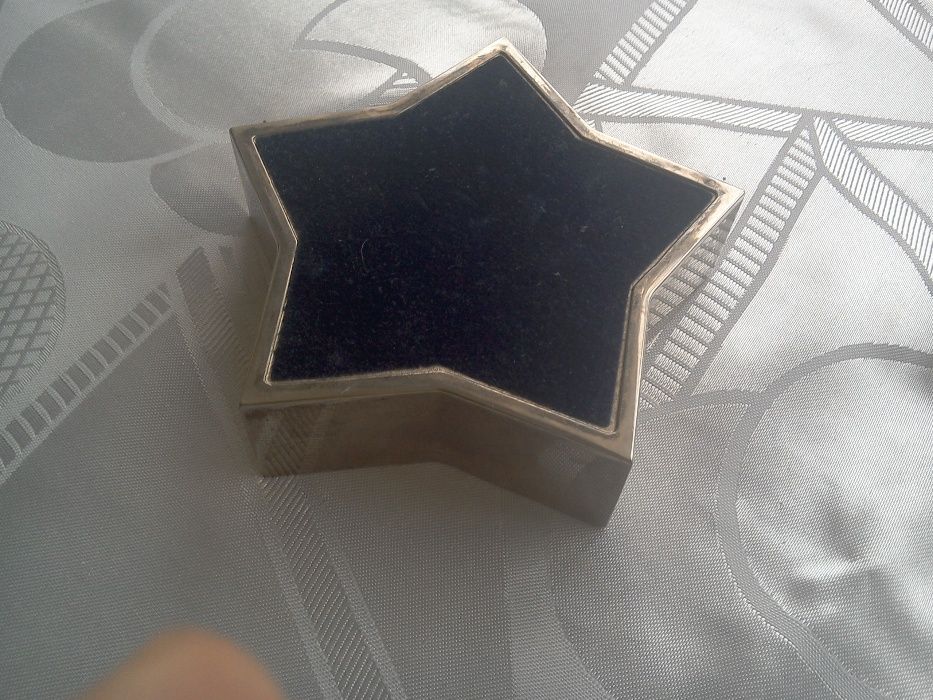 Casetă de bijuterii, alamă argintată, formă stea de mare, căptușită