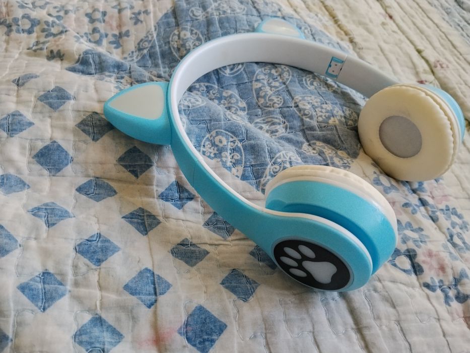 Безпровадной наушник с кощячими ушами