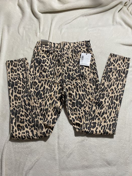 Blugi cu imprimeu de leopard