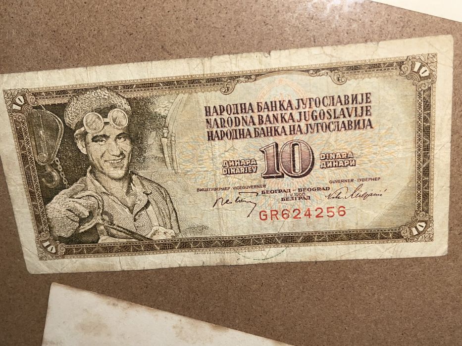 Vand tablou vintage cu carti postale si bacnote