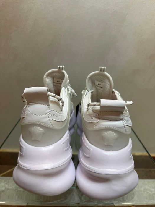 START VARA!!! Versace Chain Reaction White