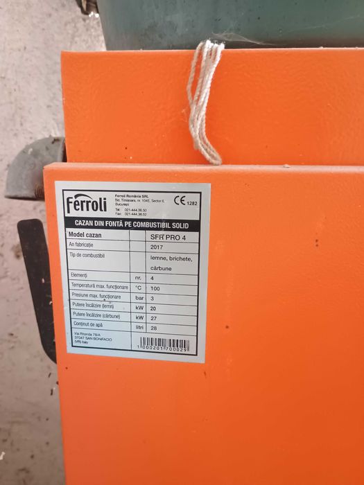 Centrala Ferroli SFR PRO 4, un cazan din fontă pe combustibil solid.