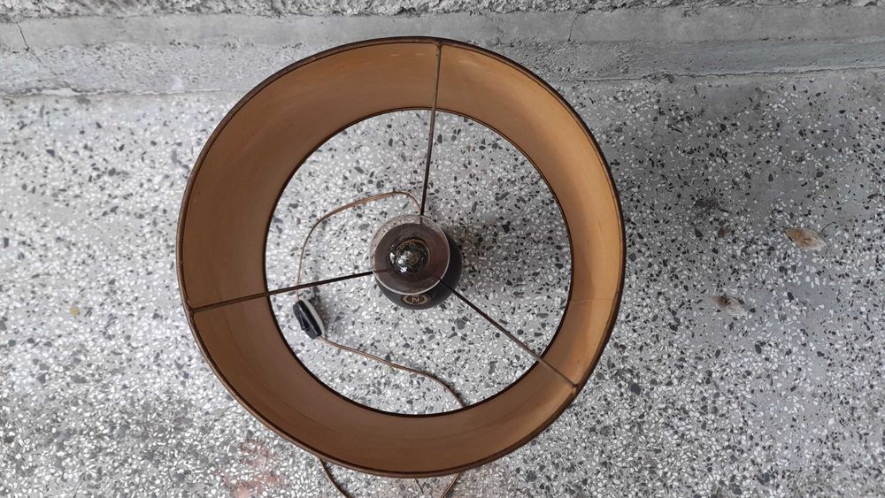 Настолна стара лампа