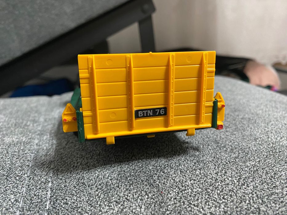 Remorca Britains scara 1:32