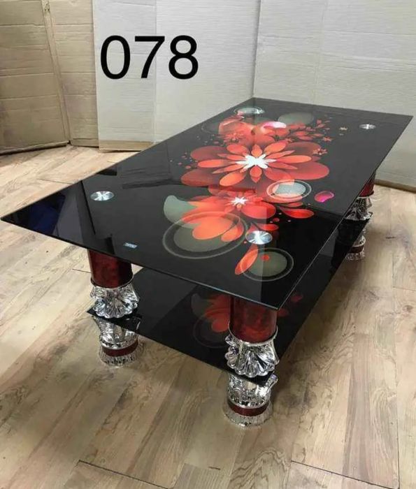 Холни маси чисто нови