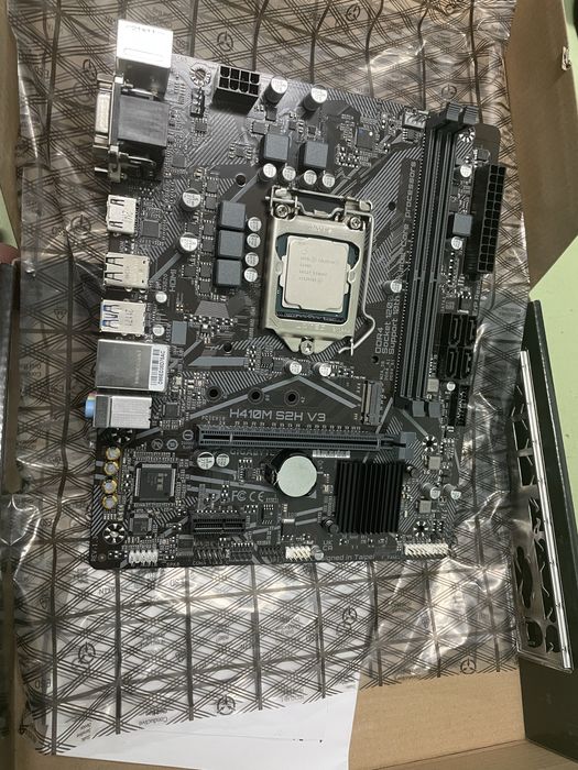 Материнская плата с процессором