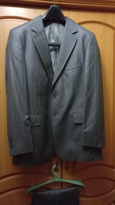 Костюм мужской серого цвета в хорошем состоянии,  надет несколько раз