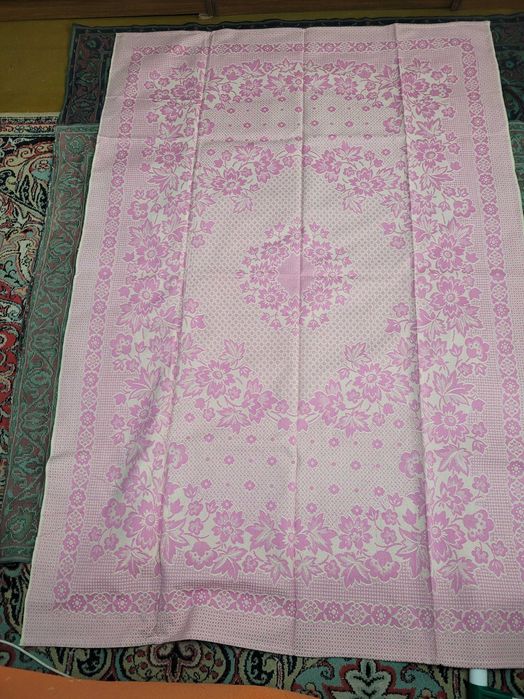 Покрывало размером 140х212 см.